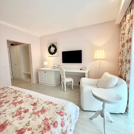 Krystal Boutique Mansion 4*