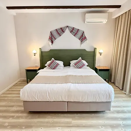 Krystal Boutique Mansion Hotel 4*