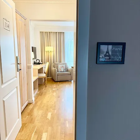 Krystal Boutique Mansion Hotel 4*